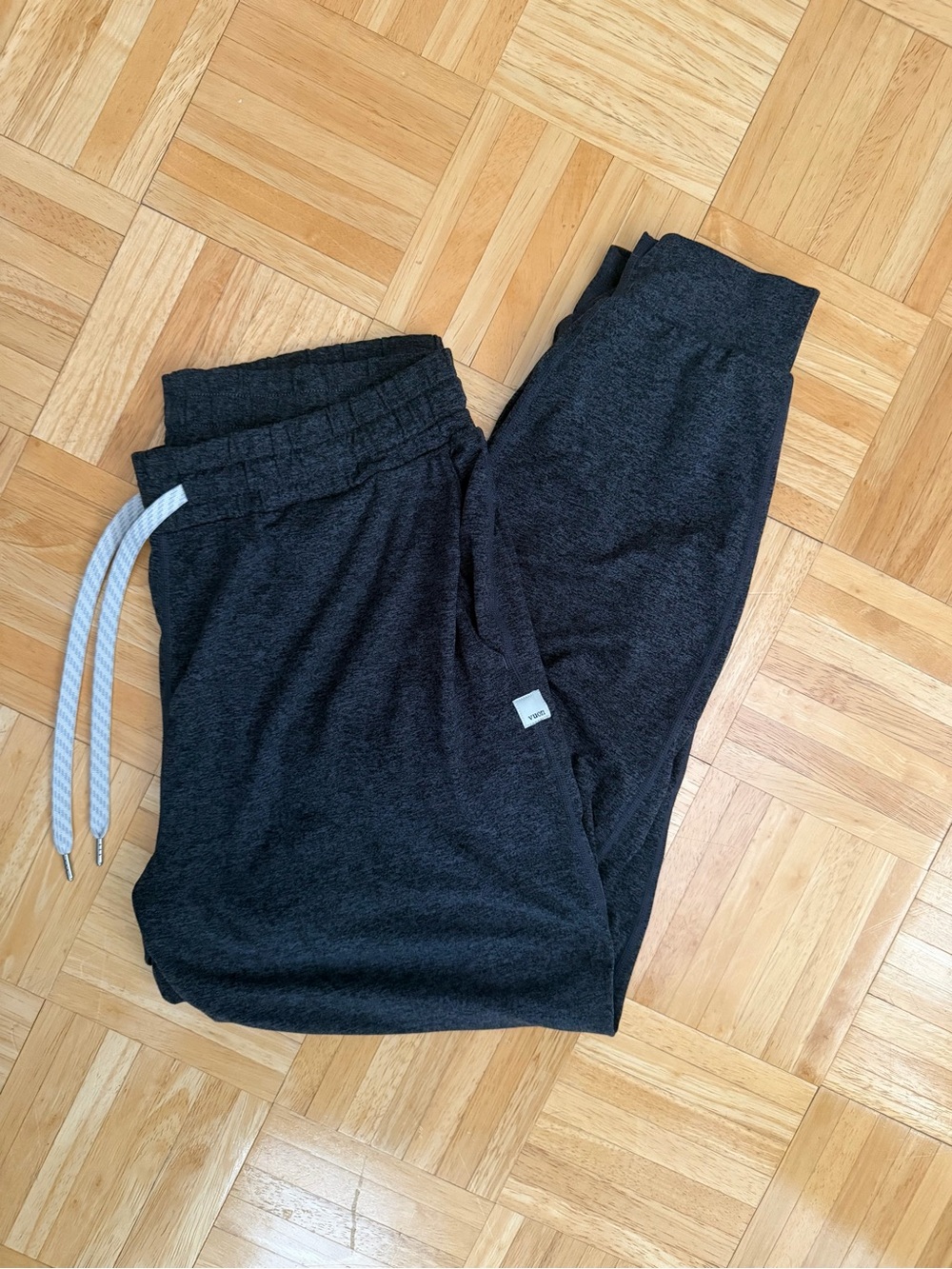 Vuori Women’s Performance Jogger Charcoal Heather Size M